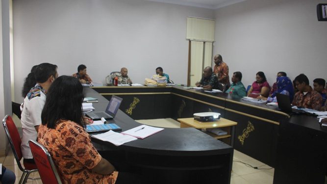 Suasana di ruang rapat DPMPTSP/ Arc