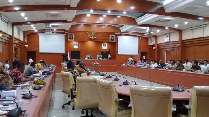 1. Kunjungan kerja Komisi X DPR RI melakukan rapat bersama Pemerintan Provinsi Papua