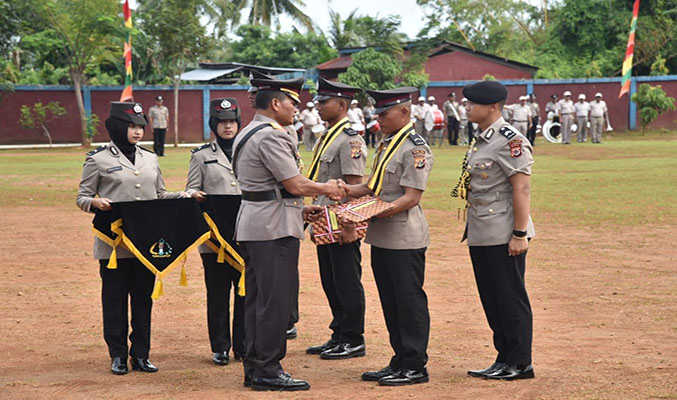 Kepala Kepolisian Daerah Papua, Irjen Pol. Martuani Sormin resmi melantik 539 personil anggota bintara Polri saat upacara Pelantikan