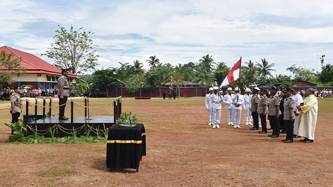 Kepala Kepolisian Daerah Papua, Irjen Pol. Martuani Sormin resmi melantik 539 personil anggota bintara Polri saat upacara Pelantikan