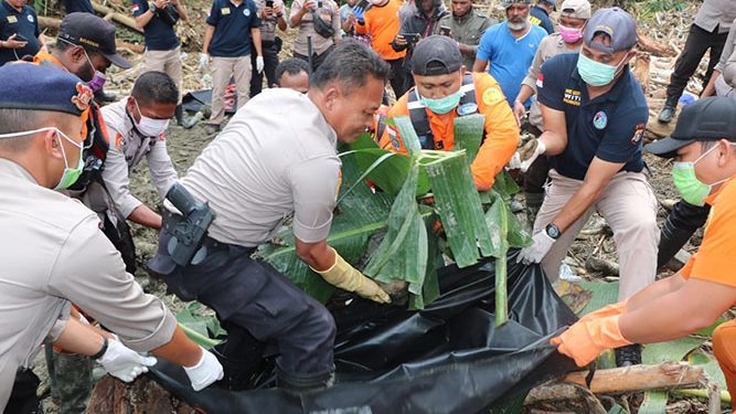 suasana pasca banjir bandang sentani