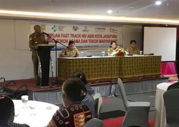 Walikota Jayapura Benhur Tommy Mano saat membahas program percepatan atau Fast Track yang menargetkan tahun 2030 bebas Orang Dengan HIV / AIDS (ODHA).