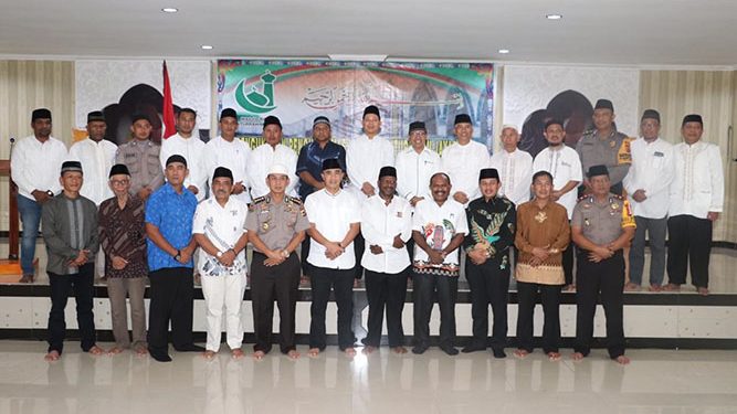 Pengukuhan Pengurus Masjid Baiturrahim Kota Jayapura periode 2018 – 2021. Foto: Istimewa