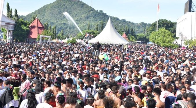 aksi 75 ribu warga Kota Jayapura, Kabupaten Jayapura dan Kabupaten Keerom ikut “Millenial Road Safety Festival 2019”