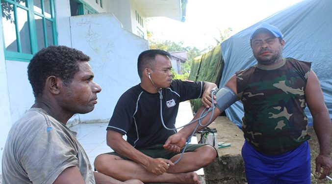Kodim 1708/BN berikan pelayanan pengobatan gratis kepada warga Desa Makmakerbo, Distrik Oridek, Kabupaten Biak Numfor, Senin (11/3/2019).