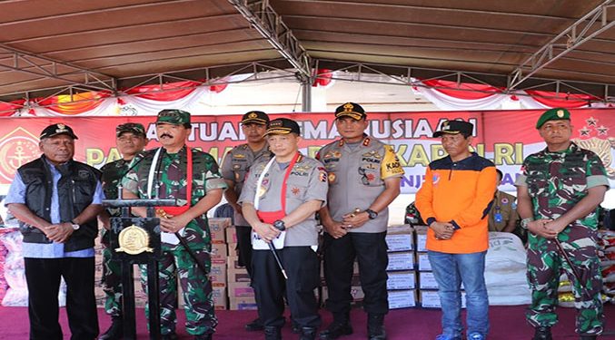 Panglima TNI dan Kapolri Kunjungi Korban Banjir Sentani