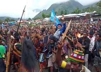Carollus bolly saat di lapangan Karubaga, kabupaten Tolikara, Papua