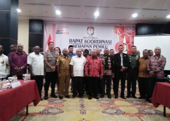 Gubernur Papua, Lukas Enembe saat Menginstruksi kepada Bupati untuk Serahkan Dana Hibah KPU