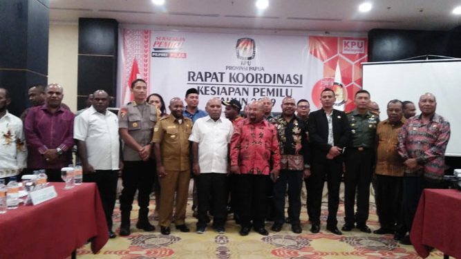 Gubernur Papua, Lukas Enembe saat Menginstruksi kepada Bupati untuk Serahkan Dana Hibah KPU