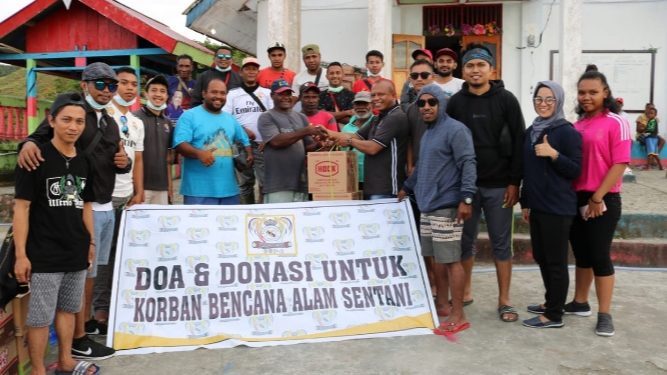 Komunitas Pena Real Madrid Indonesia (PRMI) Regional Jayapura melaksakan bakti sosial di Kampung Dondai, Distrik Waibu, Kabupaten Jayapura