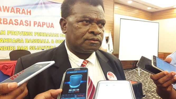 Ketua Pengrov Perserikatan Baseball dan Softball (Perbasasi) Papua, Jan Jap Ormuseray