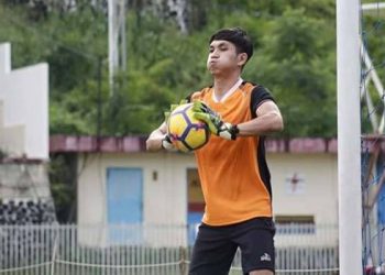 penjaga gawang yang pernah bermain di Persidago Gorontalo Mario Fabio Londok diberikan kesempatan manajemen Persipura mengikuti trial di Stadion Mandala Jayapura.