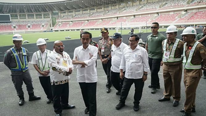 kunjungan sehari yang dilakukan oleh Presiden Republik Indonesia Joko Widodo dan sejumlah menteri serta pejabat Papua menghampiri Stadion Papua Bangkit.
