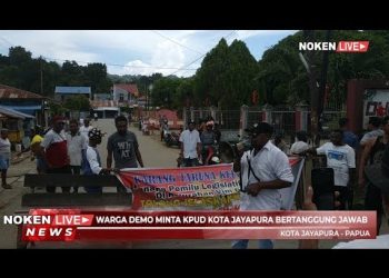 Warga Demo Minta KPUD Kota Jayapura Bertanggung Jawab