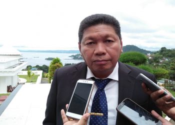 Bupati Kepulauan Yapen, Tony Tesar