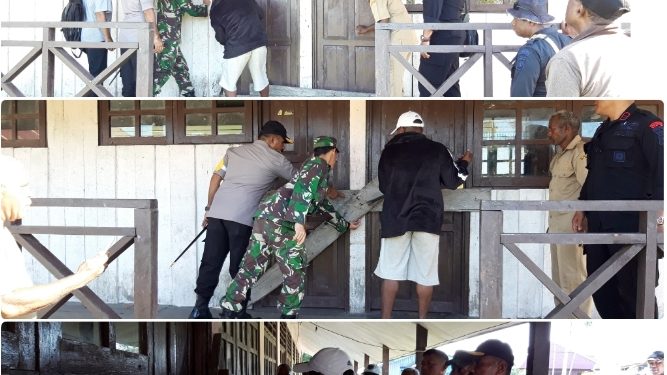 Saat palang SD Warambory dibuka