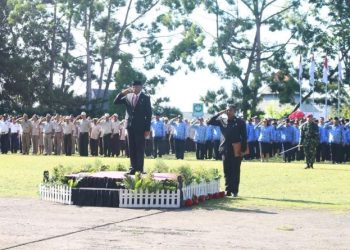 Walikota Jayapura, Benhur Tommy Mano pimpin upacara hari kebangkitan Nasional ke 111 di halaman kantor Pemkot Jayapura