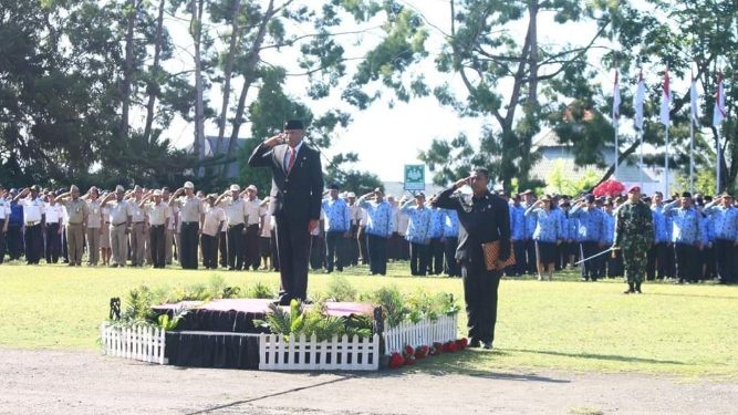 Walikota Jayapura, Benhur Tommy Mano pimpin upacara hari kebangkitan Nasional ke 111 di halaman kantor Pemkot Jayapura