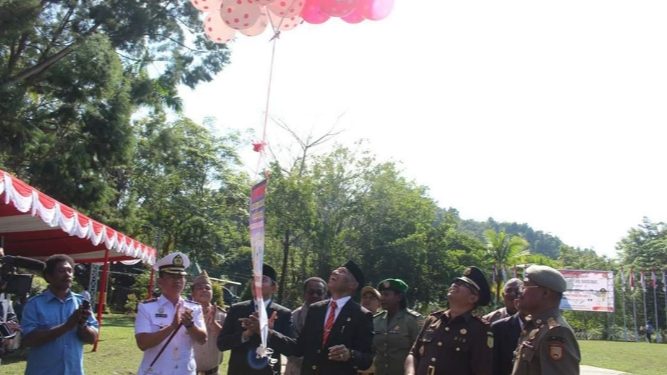 Walikota Jayapura, Benhur Tommy Mano saat melaunching layanan pengaduan dan panggilan darurat "Halo Satpol".