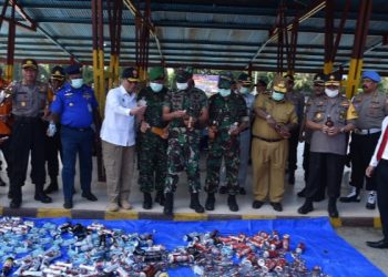 Forkopimda Papua Musnahkan Miras Ilegal dan Kadaluarsa