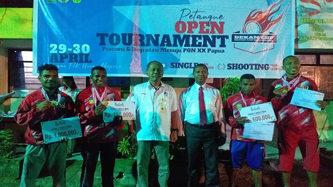 Foto saat usai penerimaan tropi Kejuaraan Open Petaque 2019