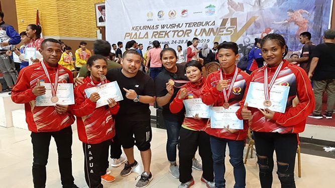 Foto bersama saat usai dalam Kejuaraan Nasional (Kejurnas) Wushu Terbuka Piala Rektor Unnes Semarang 24-28 April 2019.