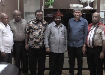 Lenis Kogoya Datang Cek Berkas 12.447 Honorer di Papua