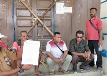 Belum Terima Gaji 13 dan 14, Ratusan Guru di Mambramo Palang Kantor Dinas Pendidikan