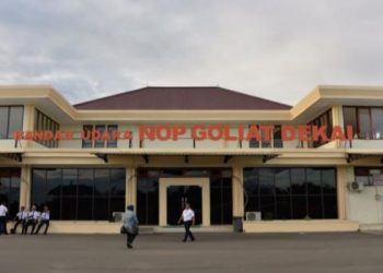 Bupati Abock Busup Minta Warga di Kawasan Bandara Perhatikan KKOP