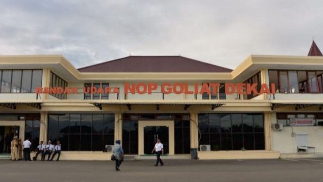 Bupati Abock Busup Minta Warga di Kawasan Bandara Perhatikan KKOP