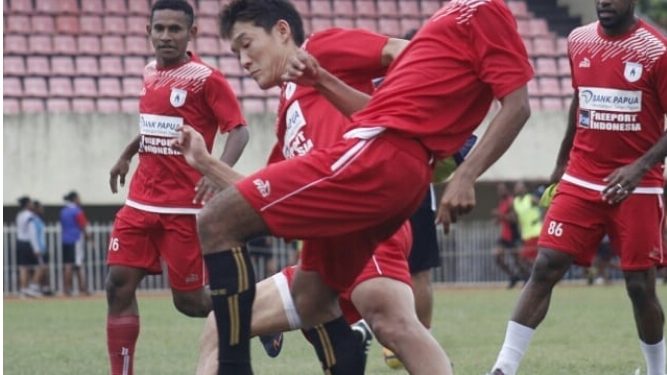 Gelandang Korsel Persipura Puji Jacksen Tiago