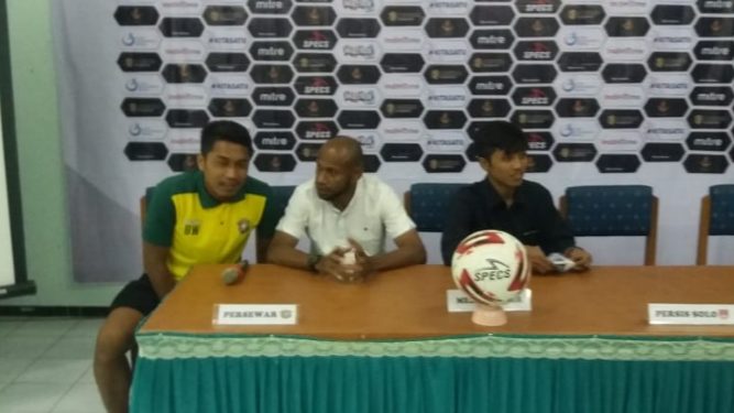 Krismon dan Samuel Hadir, Persewar Yakin Raih Tiga Poin