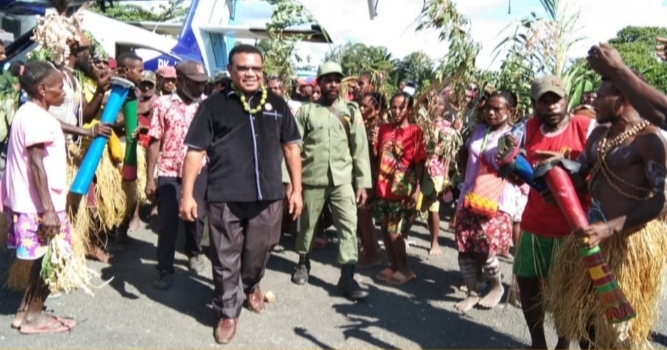 Sikapi Mogok Mengajar, Rombongan MRP Kunker ke Mambramo Raya