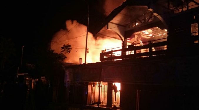 Belasan Rumah Hangus Terbakar di Serui