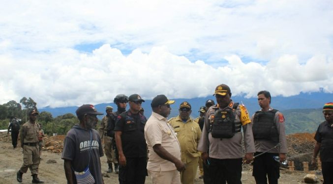 Bupati Usman Wanimbo Tinjau Pembangunan Kantor Pemerintahan Terpadu di Igari