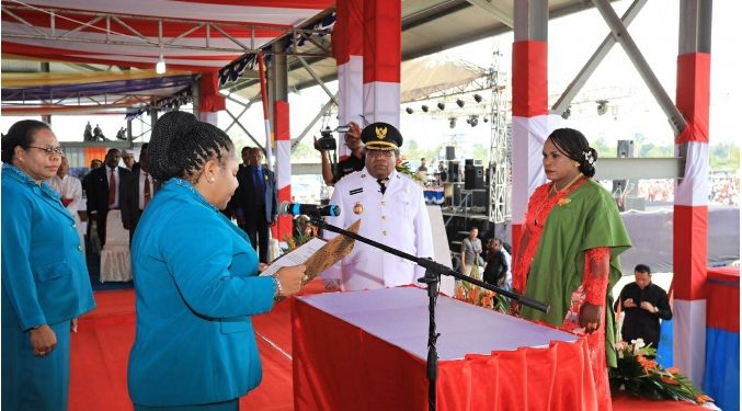 Yulce Enembe Resmi Lantik Ketua PKK Kabupaten Mimika