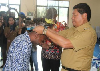 Bupati Tony Tesar Lantik Pengurus GENPI Yapen Secara Resmi