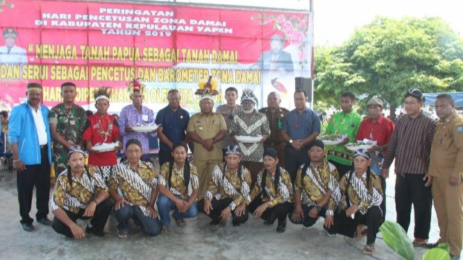 Masyarakat Yapen Memperingati Hari di Cetuskan Zona Damai ke 19 tahun