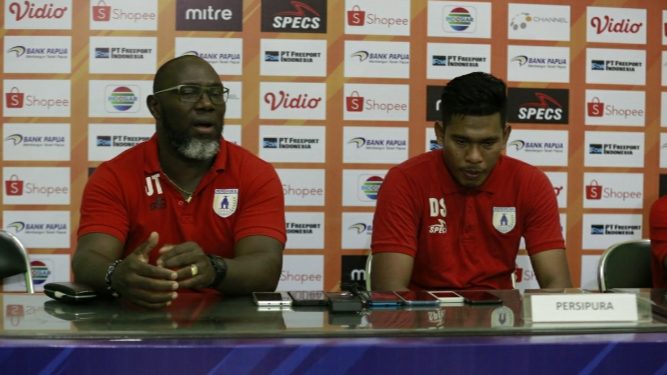 Persipura Dikandaskan Persib Bandung 3-1