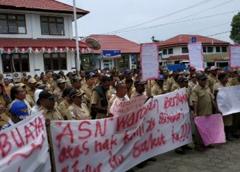 ASN Waropen Gelar Aksi Demo Tuntut TPB Jilid 2