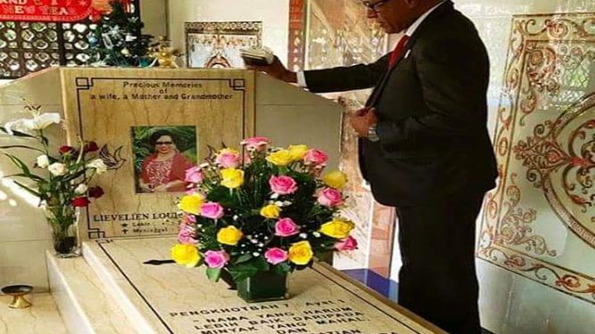 Pasca di lantik, Jansen Monim Memilih Kunjungi Makam Istri