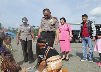 Kariawan Barus Pegang Tongkat Kepemimpinan Polres Kepulauan Yapen