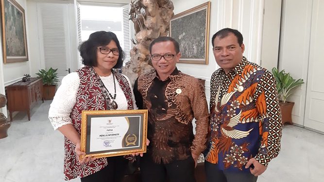 Ini Luar Biasa, Pemprov Papua Terima Penganugerahan Badan Publik Menuju Informatif  Tepat Dihari Otsus