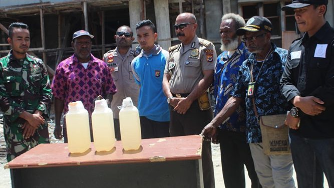 Polres Tolikara Temukan Miras Tak Bertuan di Karubaga