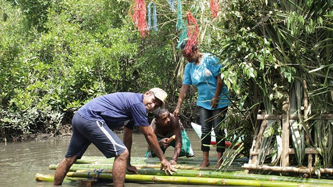 DKP Kepulauan Yapen Tenggelamkan Rumpon Dasar Laut di Perairan Menawi.