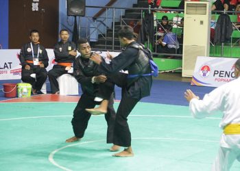 Menang Menyakinkan, Dua Atlet Pesilat Papua Melaju Delapan Besar