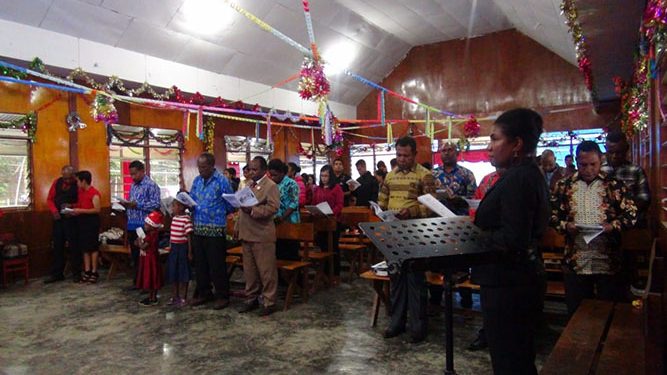 Keluarga Biak Numfor dan Supiori Gelar Ibadah Natal di Tolikara