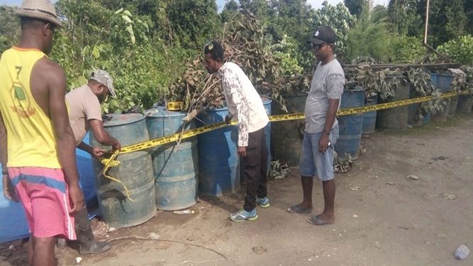 Polres Waropen Amankan 80 Drum BBM Jenis Solar Di Wapoga