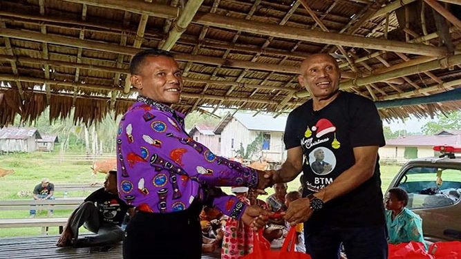Menembus Belantara, BTM Berbagi Kasih Natal di Kampung Benggwin