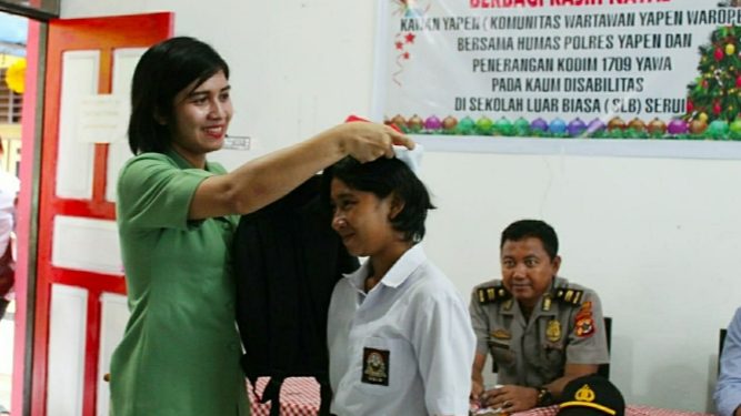 Komunitas Wartawan Berbagi Kasih Natal Pada Kaum Disabilitas, Ketua Persit Terharu